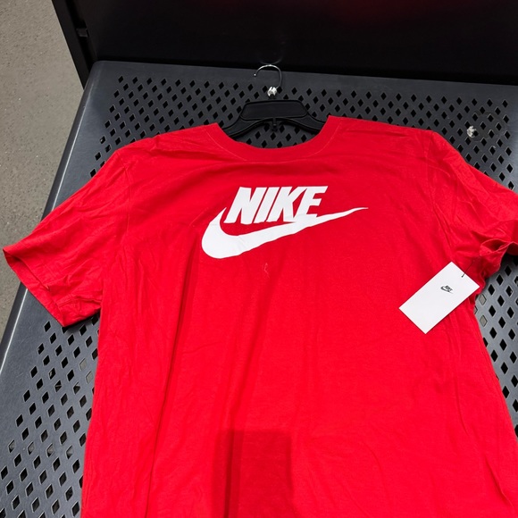 Men Nike Tshirt - Picture 2 of 5